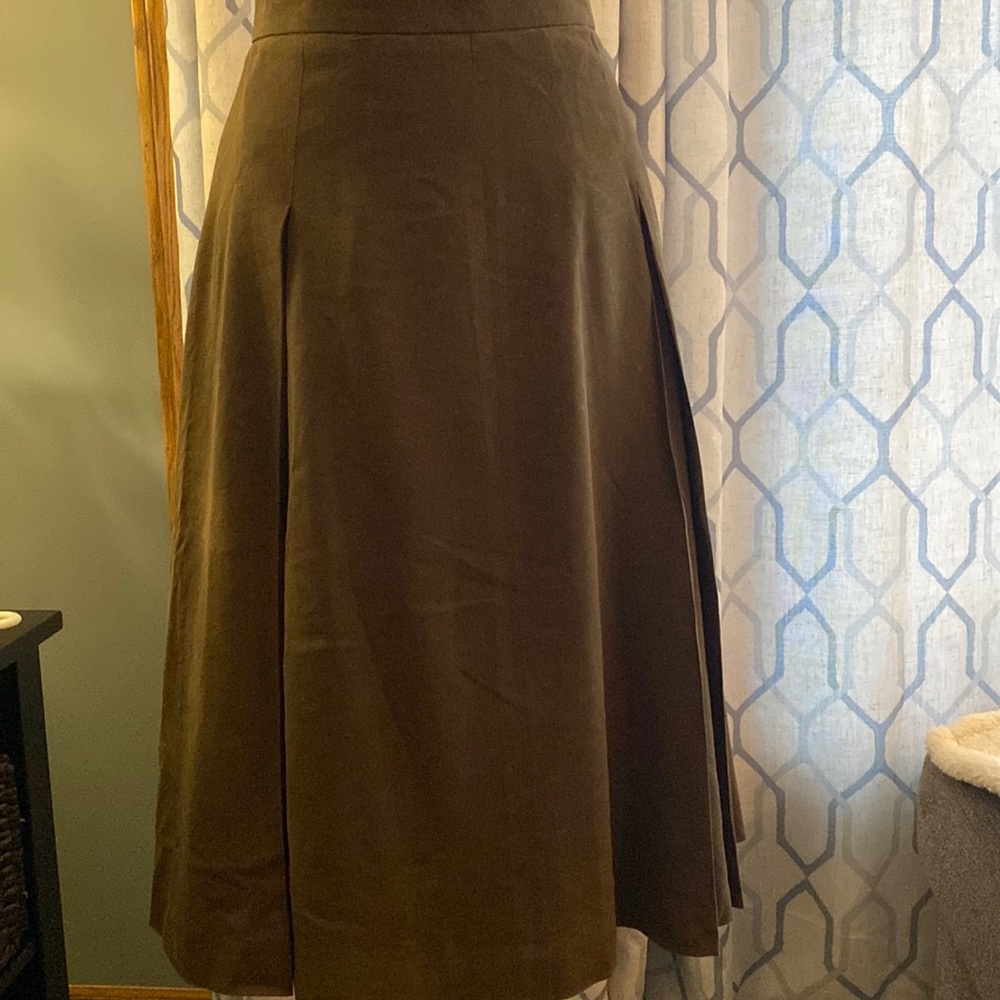 Classic Jones New York skirt. Size 6.